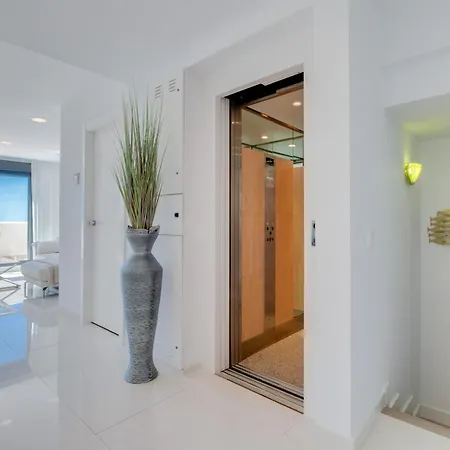Sunset Golf, Sea View And Pool Apartment
